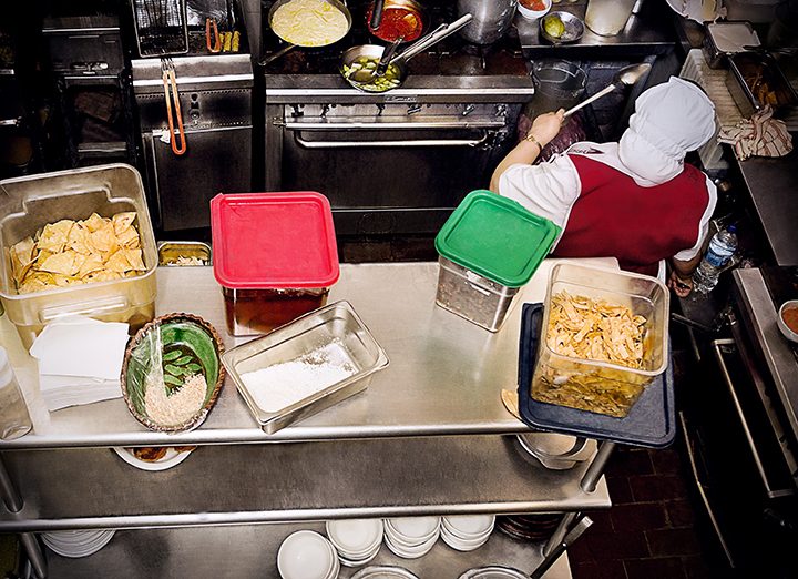 Cocina de la casa durante el servicio